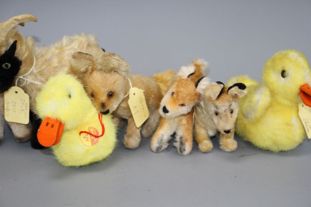 Eight assorted vintage Steiff farm animals